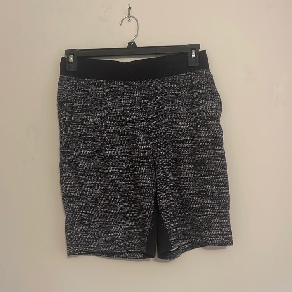 lulu lemon men’s work out shorts. great condition